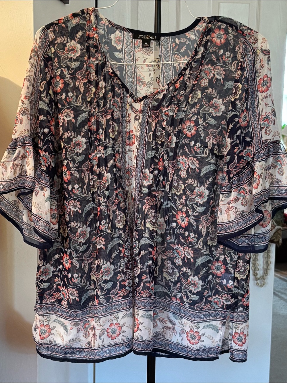 Roz & Ali Navy base Floral Tunic sz M